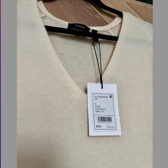 NWT Theory Dr. Royal Fashioned Long Sleeve V-neck 100% Merino Wool Sweater Dress - Picture 2 of 2